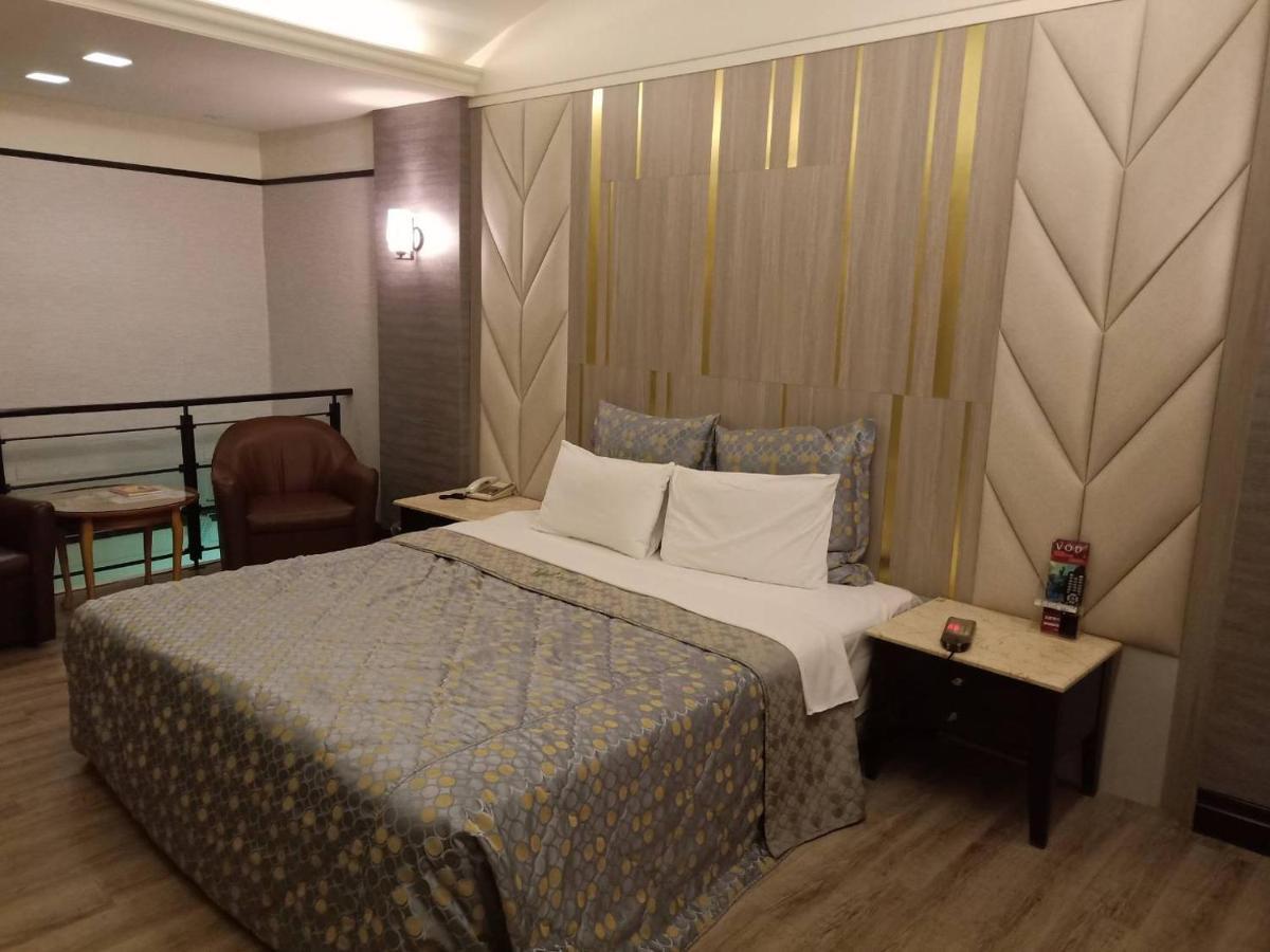 Xin Yuan Motel 台中市 エクステリア 写真
