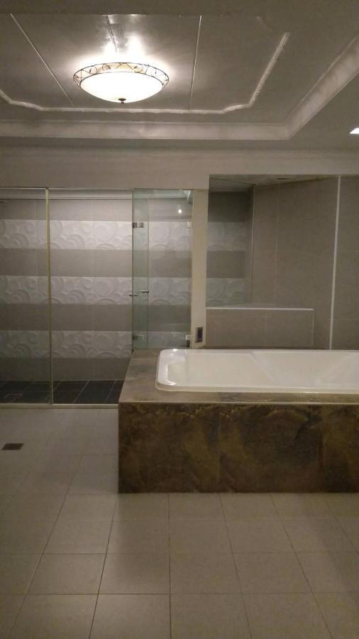 Xin Yuan Motel 台中市 エクステリア 写真